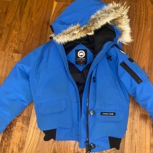 Authentic Canada Goose blue Bomber jacket. Size small women’s :)